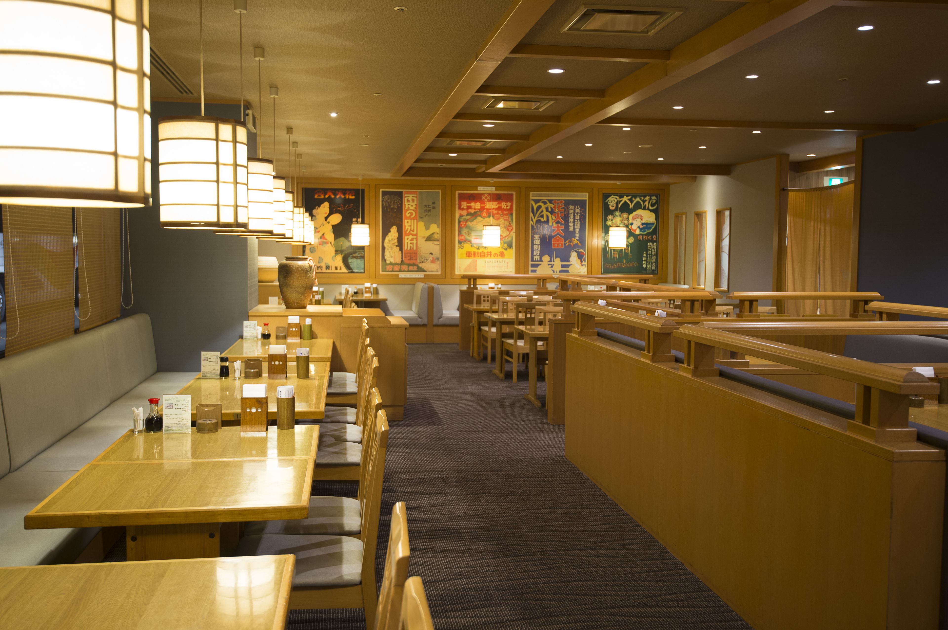 2 restaurants, breakfast served