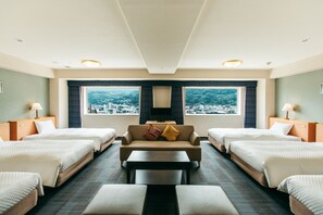 Down comforters, in-room safe, desk, blackout drapes