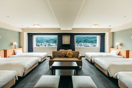 Down comforters, in-room safe, desk, blackout drapes. Kamenoi Hotel Beppu