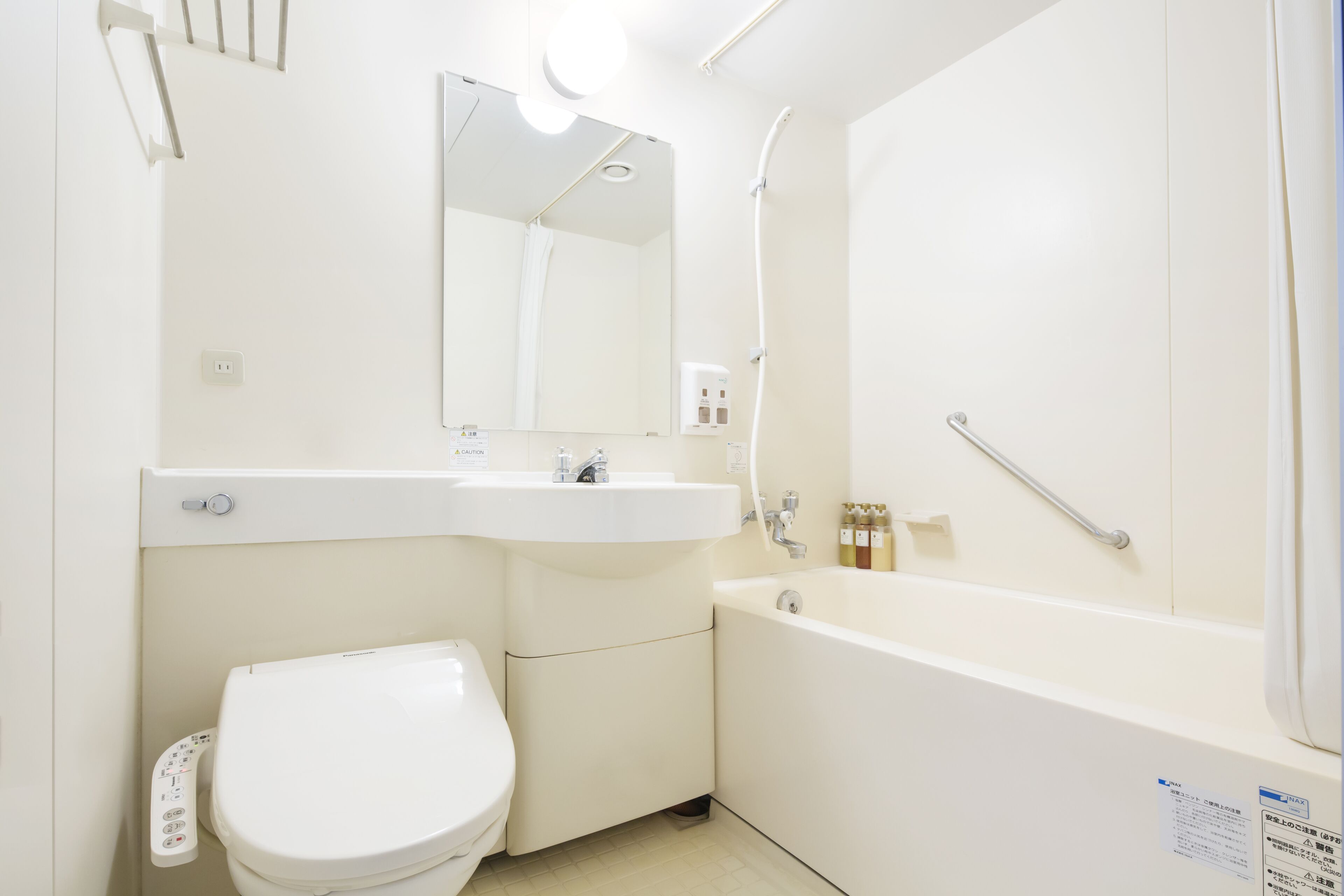 combined shower/bathtub, free toiletries, hair dryer, slippers