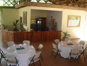 Breakfast, lunch, dinner served; garden views 