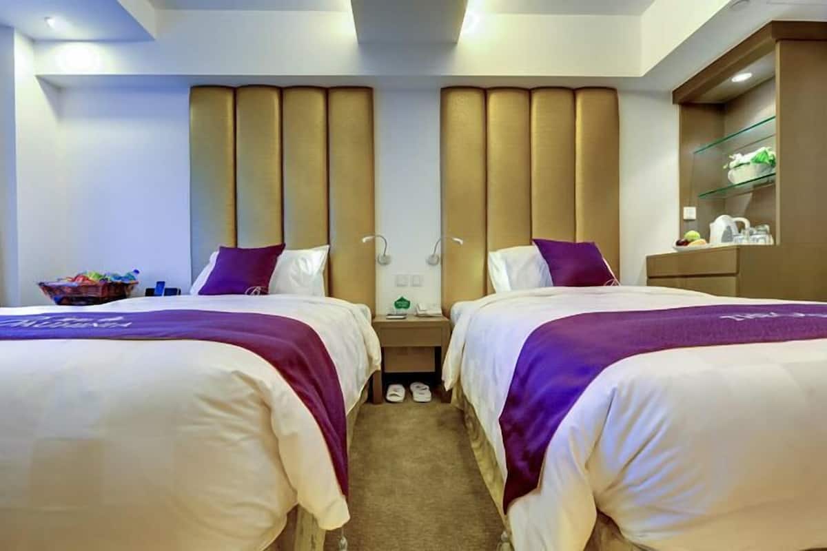 Deluxe Room | In-room safe, desk, iron/ironing board, free WiFi