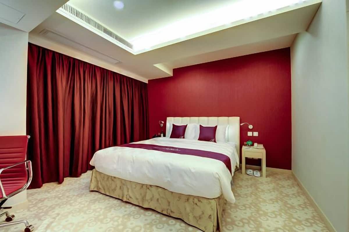 Superior Room | In-room safe, desk, iron/ironing board, free WiFi
