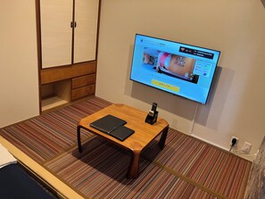 Työpöytä, ilmainen Wi-Fi, vuodevaatteet