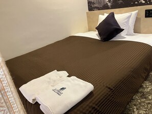 Desk, free WiFi, bed sheets - HOTEL LiVEMAX Kyoto Ekimae (Kyoto)