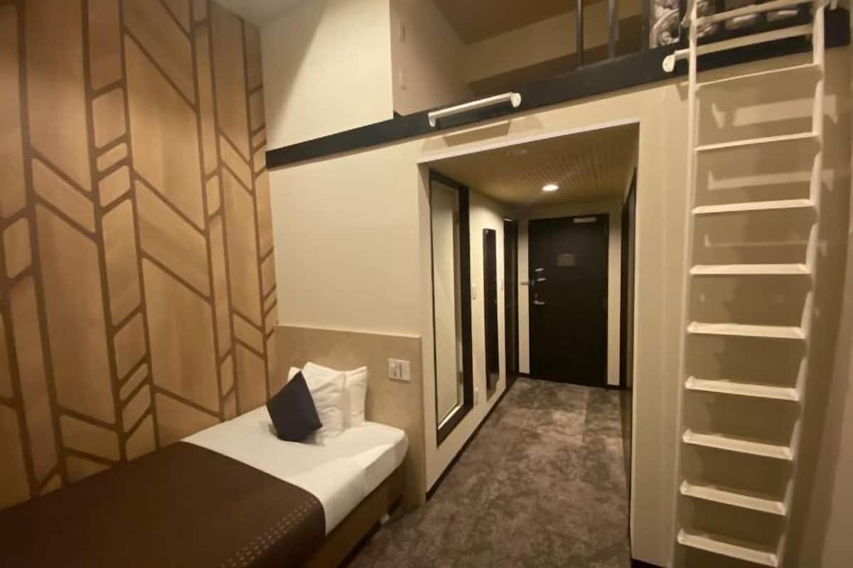 1 habitación, escritorio, tabla de planchar con plancha y wifi gratis