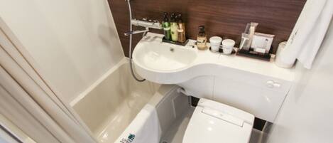Combined shower/bathtub, hair dryer, slippers, towels
