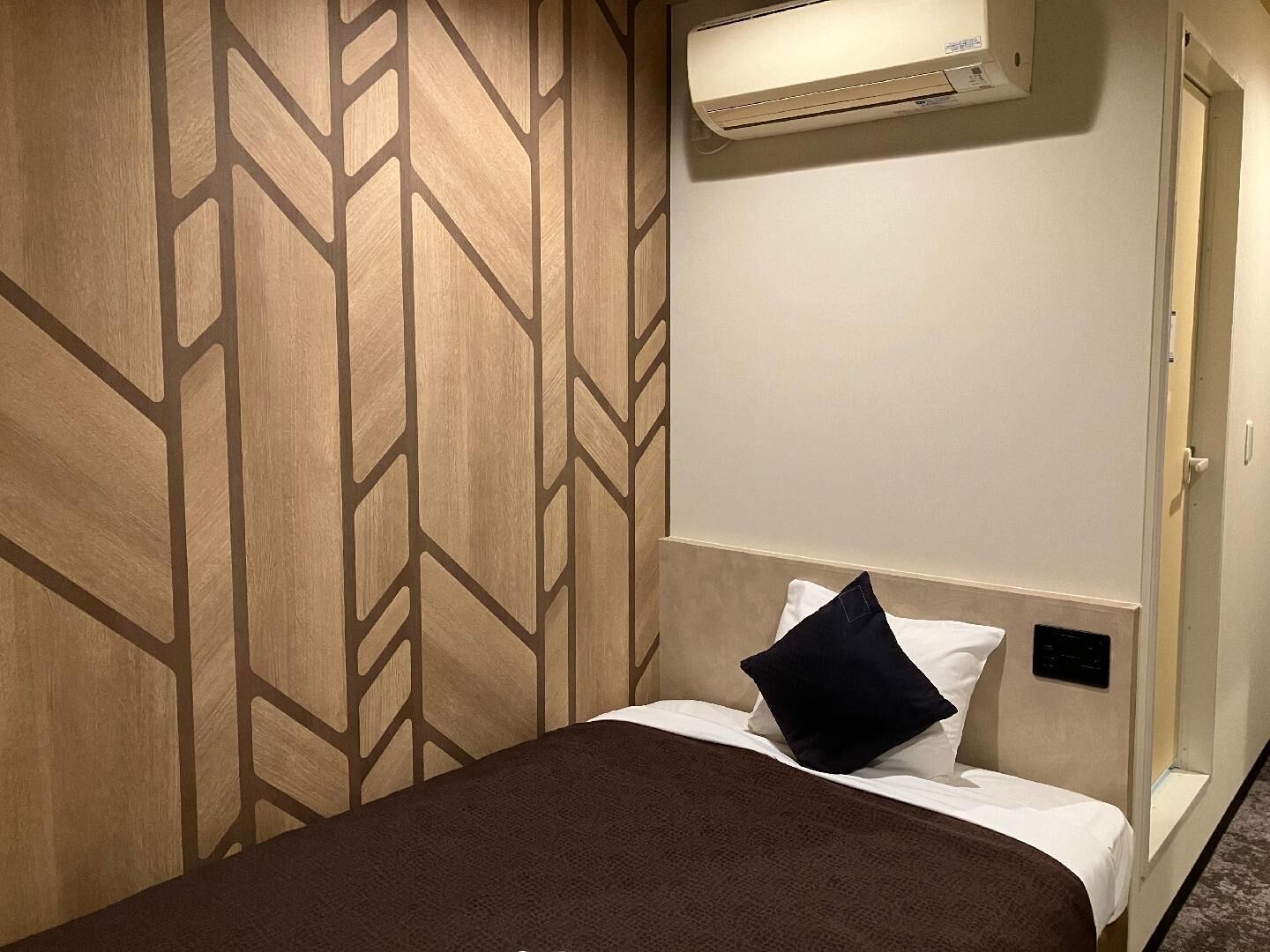 Desk, iron/ironing board, free WiFi