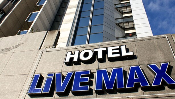 A hotel sign with the name "HOTEL LIVE MAX".
