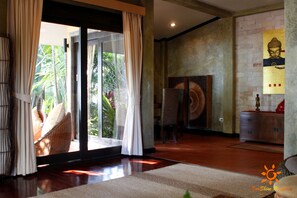 Villa, Jetted Tub, Beachside | Living area | 21-inch flat-screen TV with cable channels, TV, DVD player