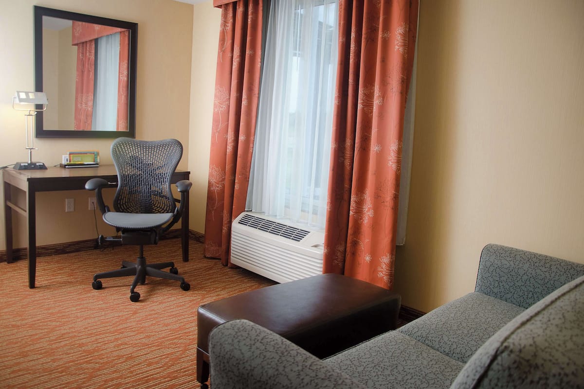 Business Suite, 1 Katil Raja (King) | Peti besi dalam bilik, meja, seterika/papan seterika