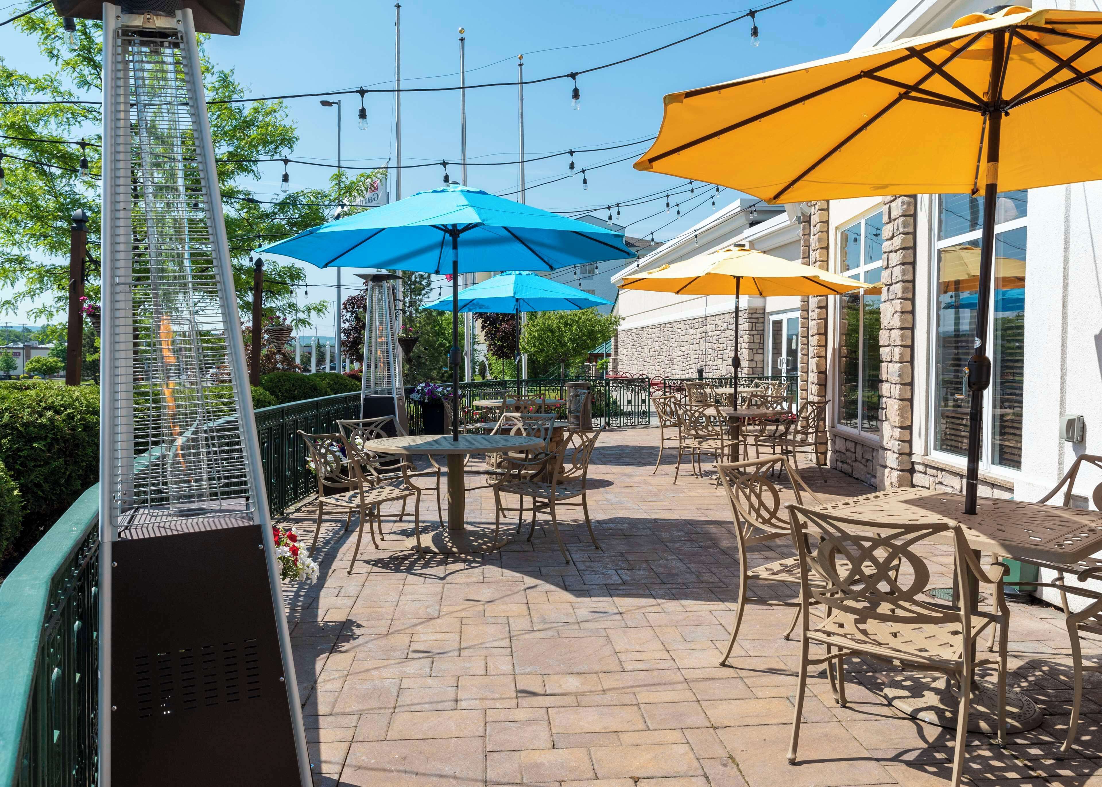 breakfast, lunch, dinner served; american cuisine