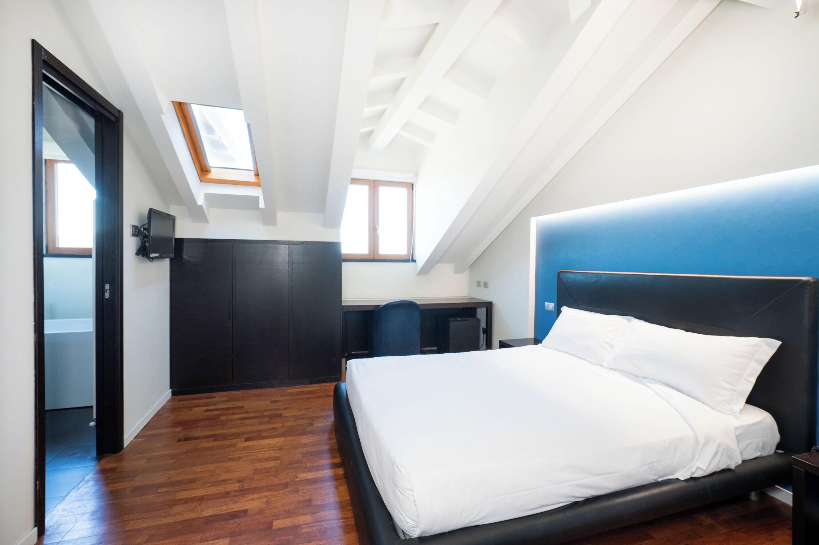 Double Room | Bar mini, peti besi dalam bilik, meja, kalis bunyi 