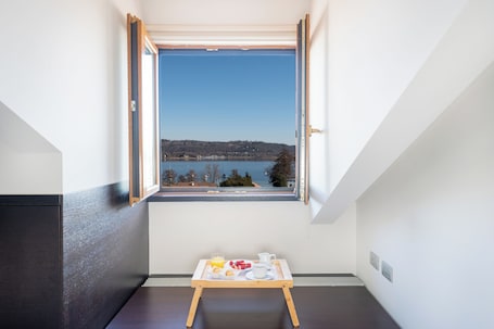 Double Room | Minibar, in-room safe, desk, soundproofing