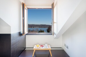 Habitación doble | Minibar, caja fuerte, escritorio y sistema de insonorización