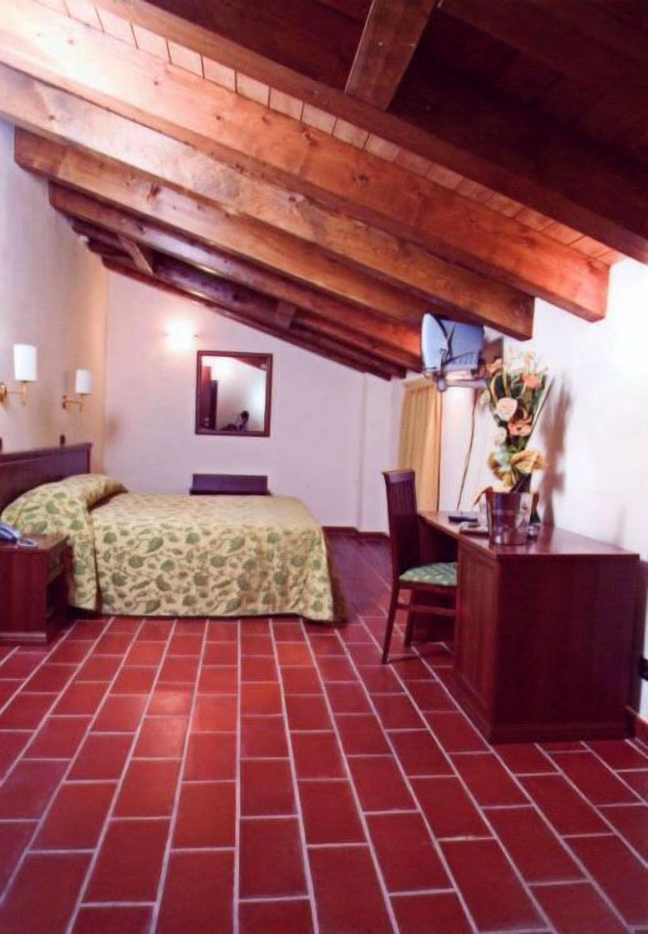 minibar, in-room safe, desk, soundproofing