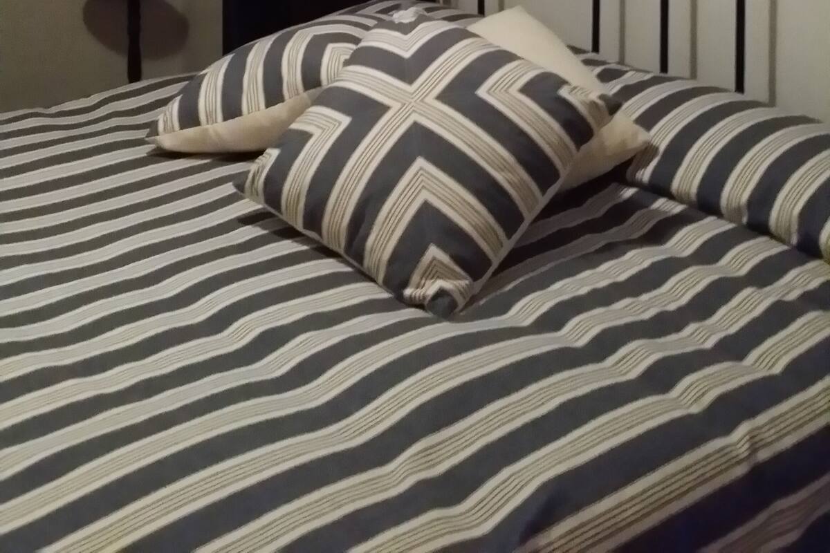 Loft Quad Room | 1 bilik tidur, peralatan tempat tidur hipoalergenik