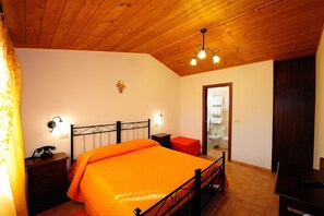 Premium bedding, down duvets, individually furnished, desk