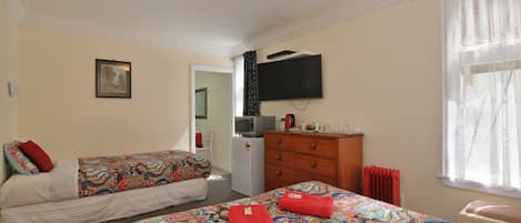 Habitación superior, baño en la habitación (2 Beds) | Ropa de cama de alta calidad y camas Select Comfort