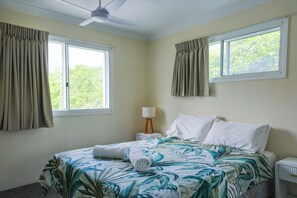 Apartamento standard, 2 quartos, 2 banheiros | 2 quartos, individualmente decorados, individualmente mobiliados