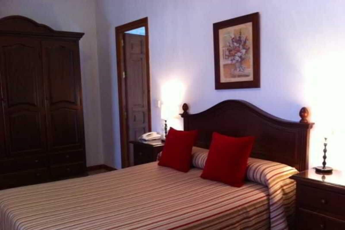1 chambre, couette en duvet d'oie, bureau, rideaux occultants