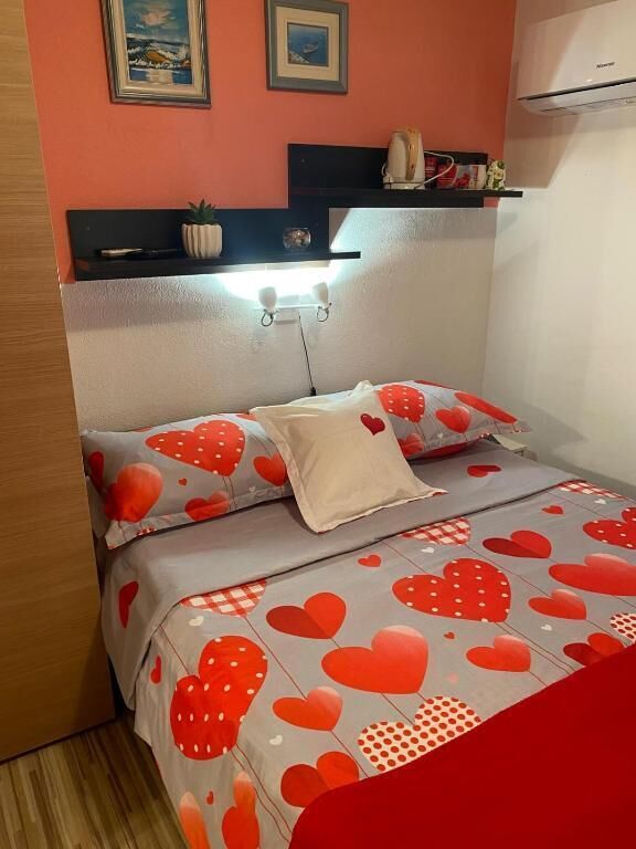 Single Room (Damira) | Memory foam beds, blackout drapes, free WiFi