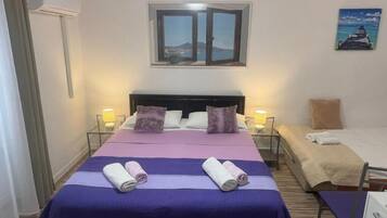 Triple Room (Zoran) | Memory foam beds, blackout drapes, WiFi (free)