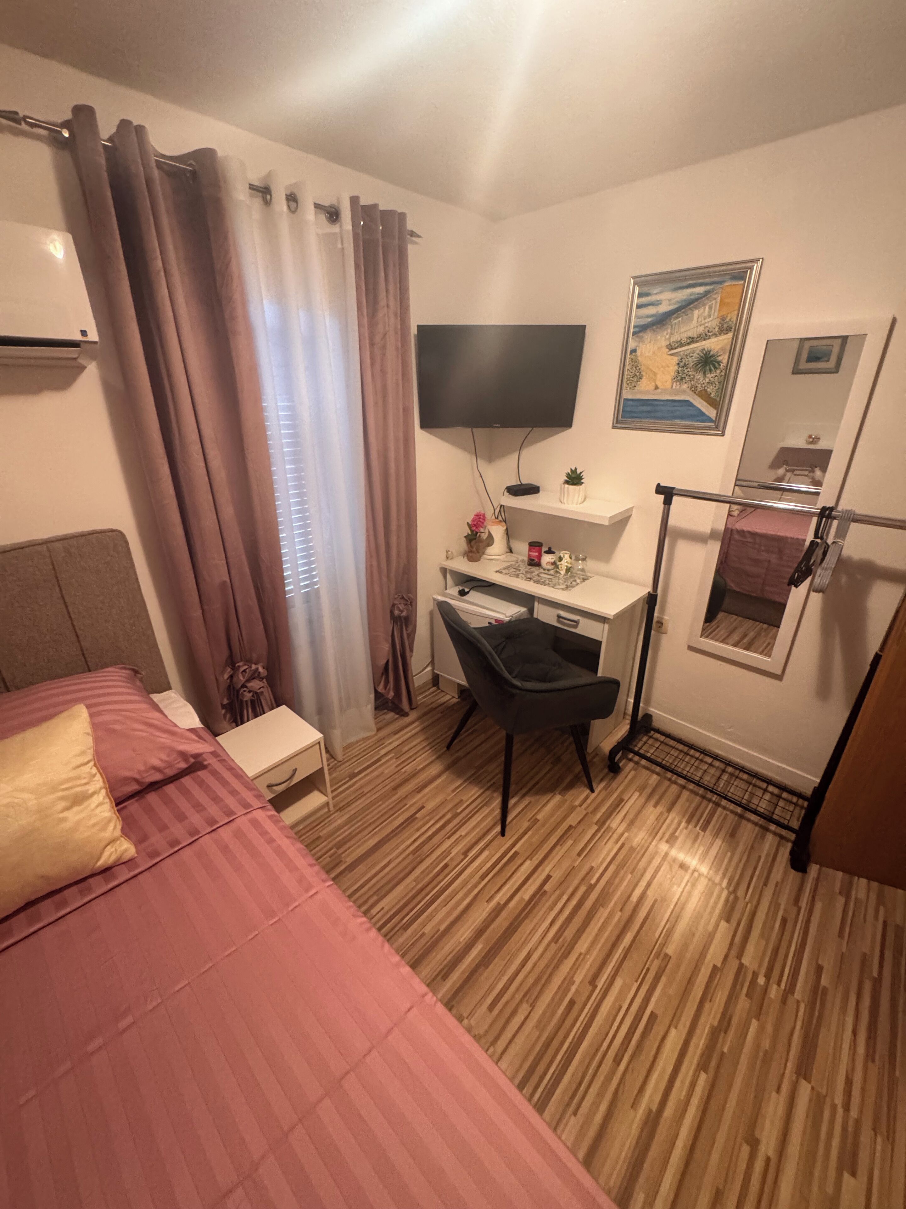 Single Room (Damira)