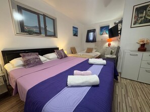 Tremannsrom (Zoran) | Memory foam-senger, blendingsgardiner og wi-fi (inkludert)