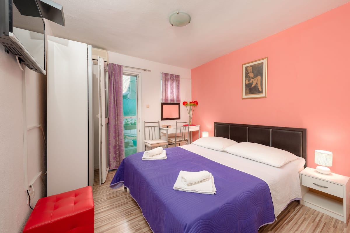 Standard Double Room (Sandra)