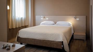 Minibar, escritorio, tabla de planchar con plancha y wifi gratis