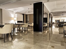 2 间餐厅，供应早餐