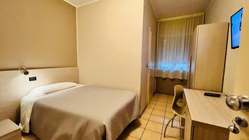 Minibar, bureau, fer et planche Ă  repasser, Wi-Fi gratuit