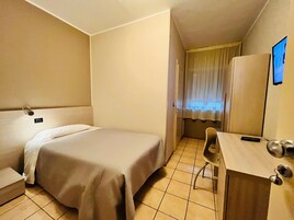Colchones con efecto memoria, minibar y escritorio 
