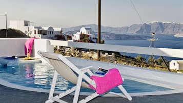 Apartment ,2 Bedrooms , Private Plunge Pool, Partially Caldera View | Piscina particular