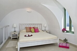 Soundproofing, iron/ironing board, free WiFi, bed sheets - Aura Marina Apartments Santorini (Santorini)
