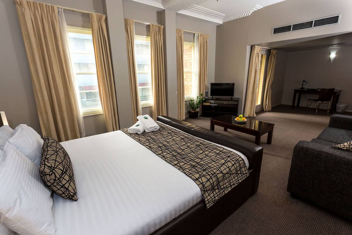 Balcony Suite  | Desk, blackout drapes, iron/ironing board, WiFi (free)
