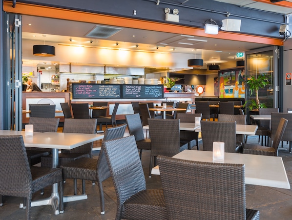 Lunch and dinner served, al fresco dining