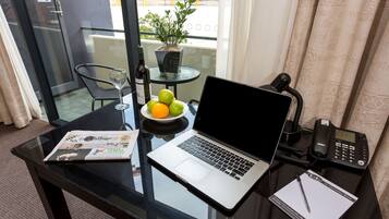 Chambre, balcon | Bureau, rideaux occultants, fer et planche à repasser, Wi-Fi gratuit
