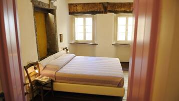 Deluxe Double Room, Private Bathroom | Individually furnished, free cots/infant beds, rollaway beds, free WiFi