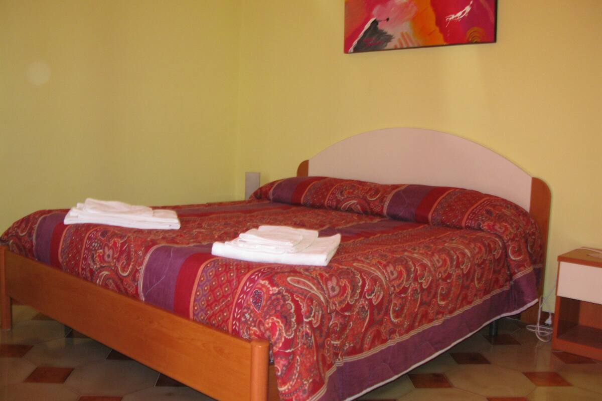 Triple Room, Shared Bathroom | Premium bedding, down comforters, individually furnished, desk