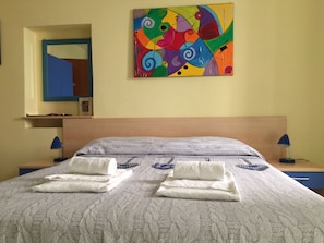 Comfort Triple Room, Private Bathroom | Premium bedding, down comforters, individually furnished, desk