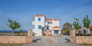 Mặt tiền nơi lưu trú