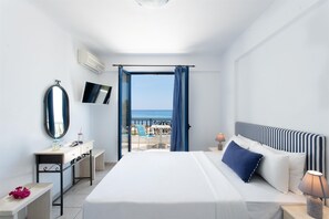 Individually decorated, individually furnished, desk, laptop workspace - Venti Seaside Adult Hotel (Monemvasia)