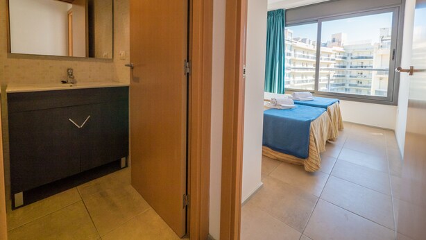 Standard Duplex, 2 Bedrooms (Apartment) | 1 bedroom, cots/infant beds, WiFi - Apartaments AR Niu D'or (Lloret de Mar)