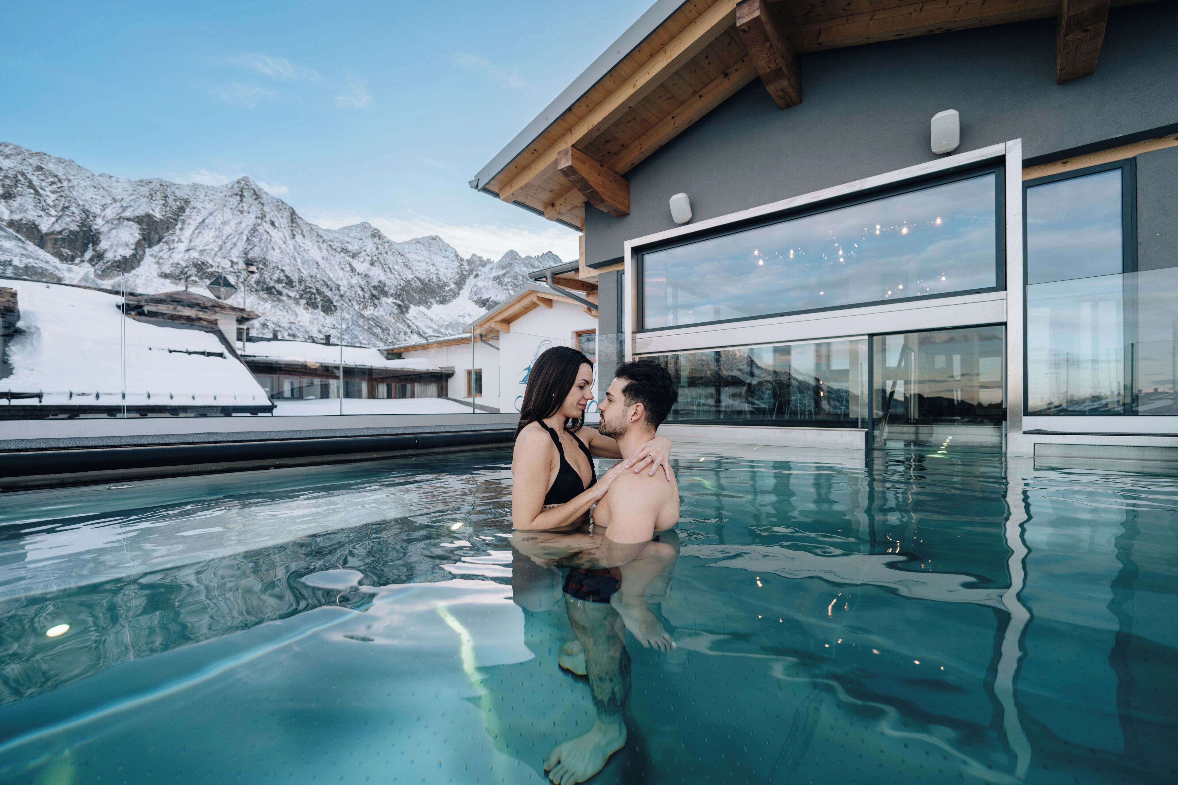 2 Innenpools, Liegestühle