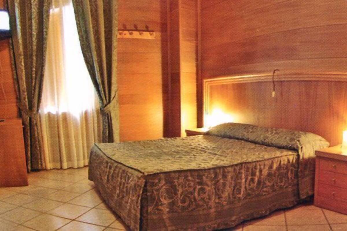 Family Quadruple Room | Hypo-allergenic bedding available, down comforters, soundproofing