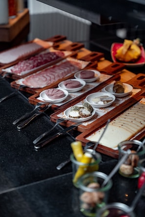 A buffet with various cheeses and meats. - TOWNHOUSE Leipzig (Leipzig)
