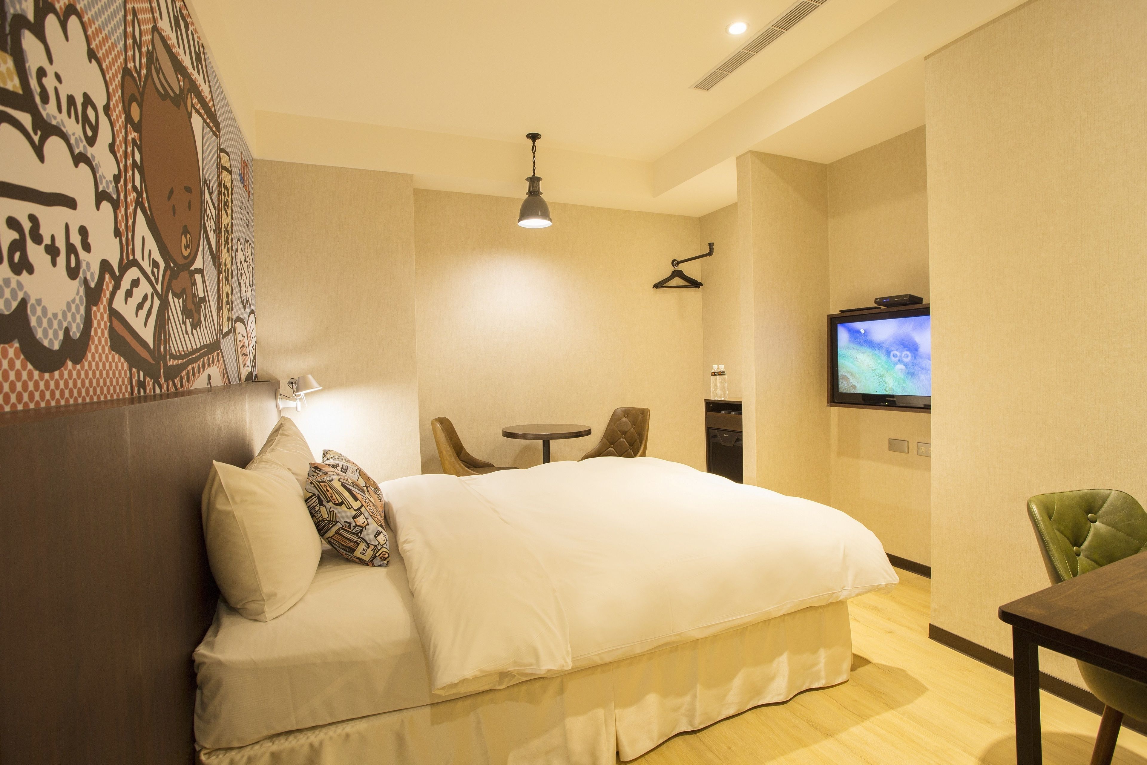 superior double room, no windows | in-room safe, desk, free wifi