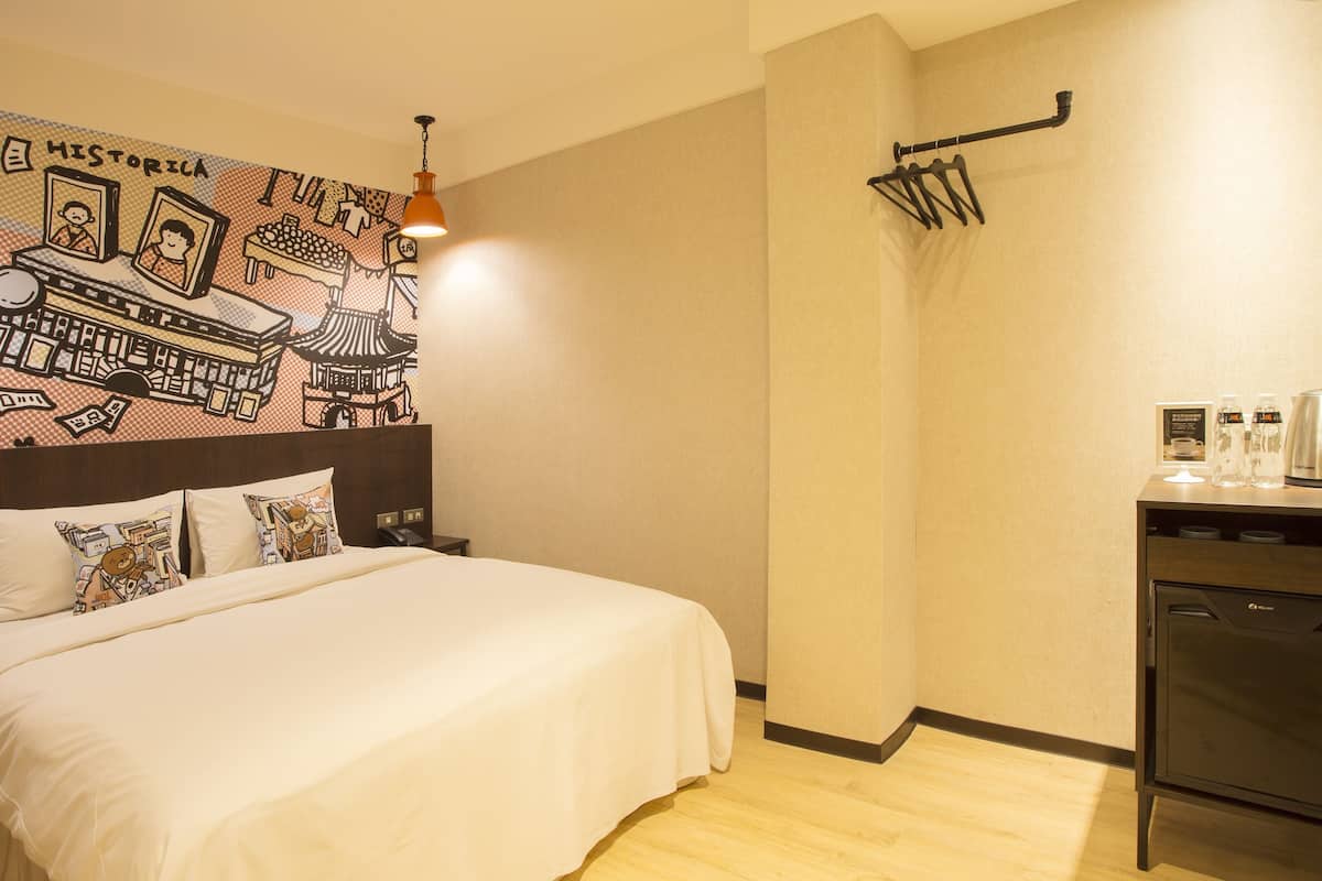 Standard Room, 1 Double Bed, No Windows | In-room safe, desk, free WiFi